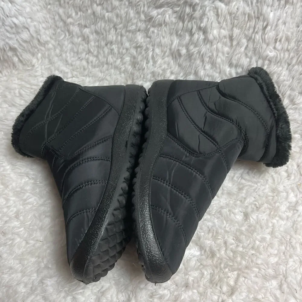Black water proof slip on snow boots faux fur lining rubber soles EUR SZ40